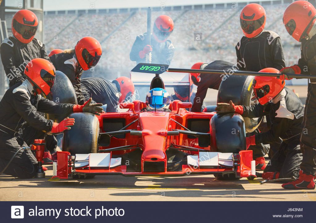 pit-crew-working-on-formula-one-race-car-in-pit-lane-J643NM – E-Squared ...